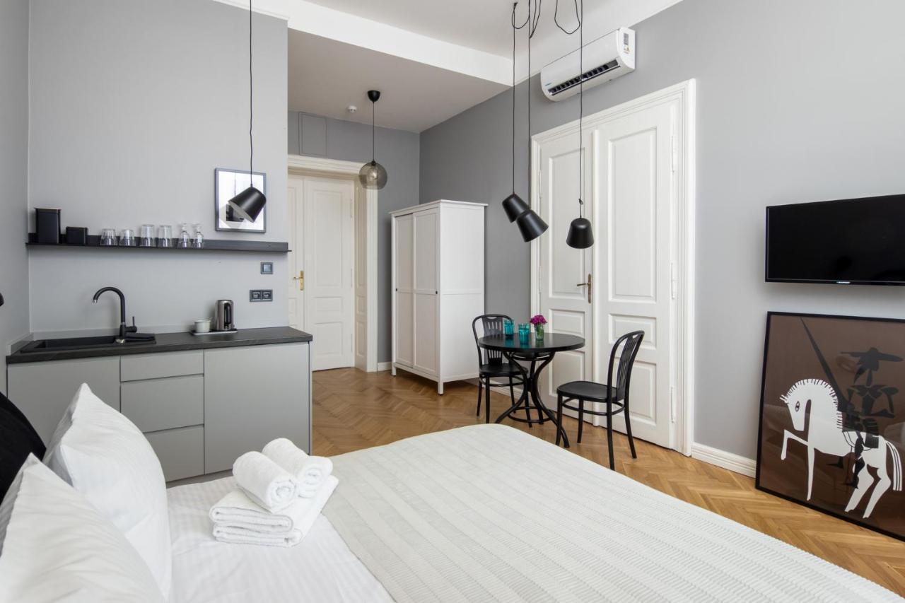 Barbacan Suites - Old Town Apartments - By Upstairs Krasków Eksteriør bilde
